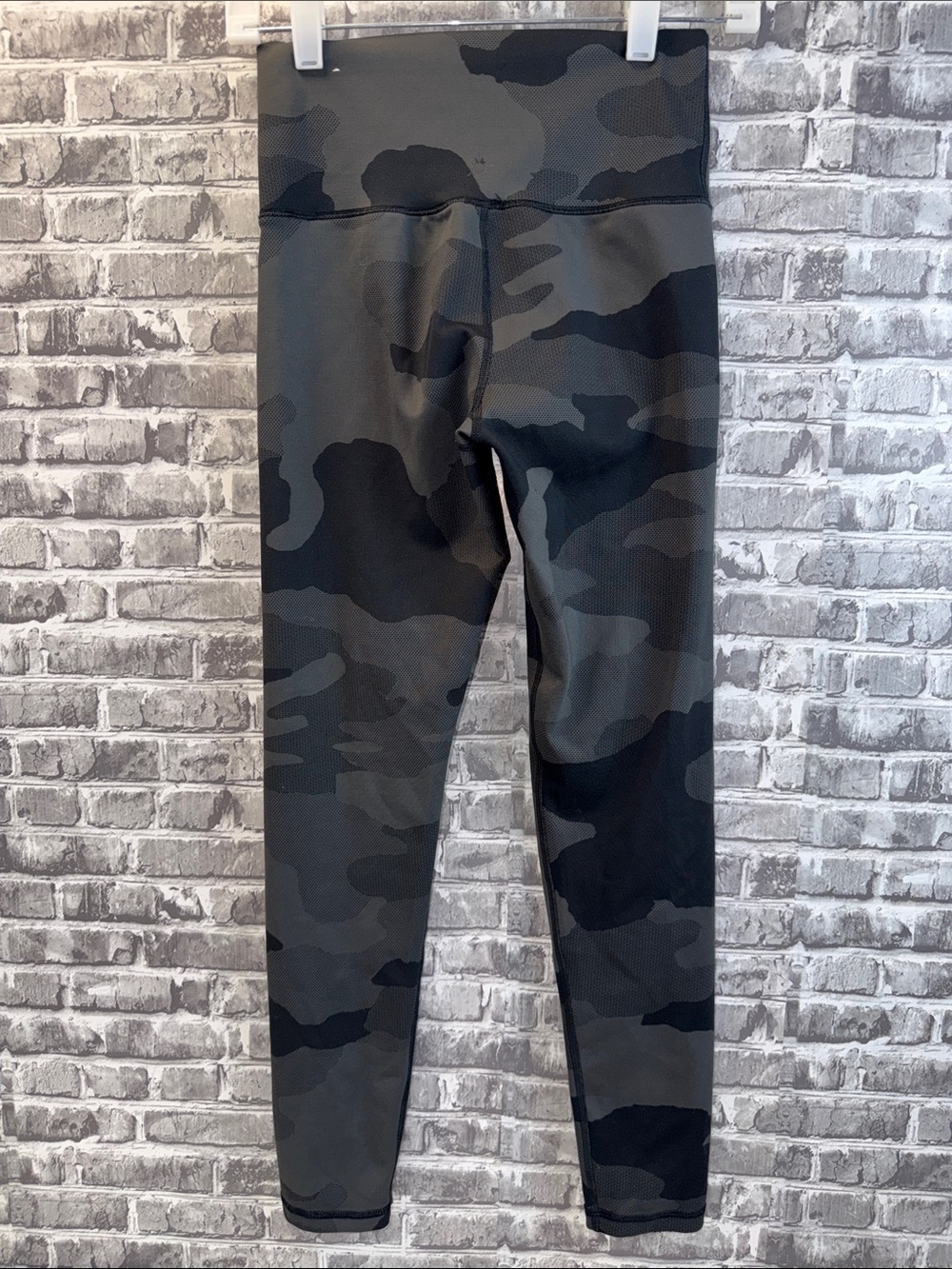 Offline by Aerie Black & Gray Camo Leggings - Comfortable Active Bottoms